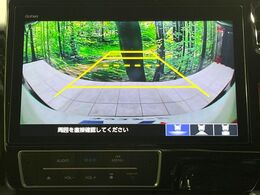 【バックカメラ】駐車時に後方がリアルタイム映像で確認できます。大型商業施設や立体駐車場での駐車時や、夜間のバック時に大活躍！運転スキルに関わらず、今や必須となった装備のひとつです！