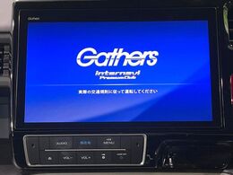 【純正ナビ】人気の純正ナビを装備しております。ナビの使いやすさはもちろん、オーディオ機能も充実！キャンプや旅行はもちろん、通勤や買い物など普段のドライブも楽しくなるはず♪