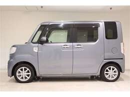 人気の装備両側電動スライドドアが付いています！小さなお子様が見えるご家庭では・・隣の車にドアが当たらないか心配・・そんな悩みも解消されます。スイッチで開閉も出来ます！挟み込みにはご注意下さいませ。