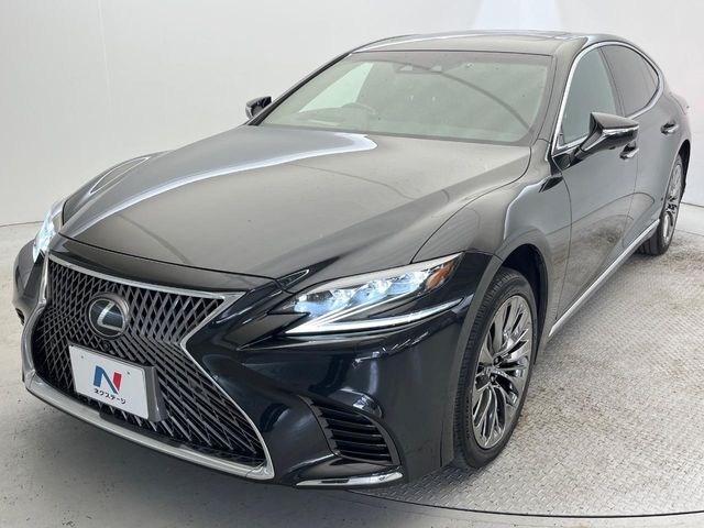 高透明度のガラス皮膜で撥水はもちろん、上質なツヤ・光沢を実現。紫外線や酸性雨から大切な愛車を保護し、色あせ・劣化を防止。「弾スプラッシュコート」、「弾プリミッサコート」からお選びいただけます。