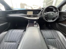 グループ総在庫数約30，000台！！全国の系列店からメーカー・車種問わずご紹介出来るので、あなたにピッタリのお車が見つかるはずです♪まずはお問い合わせ下さい☆