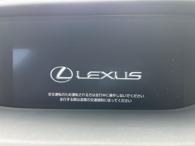 【純正ナビ】人気の純正ナビを装備しております。ナビの使いやすさはもちろん、オーディオ機能も充実！キャンプや旅行はもちろん、通勤や買い物など普段のドライブも楽しくなるはず♪