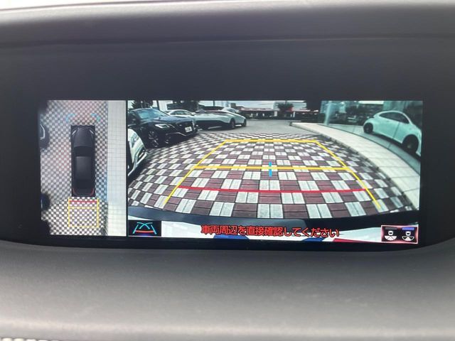 【パノラミックビューモニター】専用のカメラにより、上から見下ろしたような視点で360度クルマの周囲を確認することができます☆死角部分も確認しやすく、狭い場所での切り返しや駐車もスムーズに行えます。