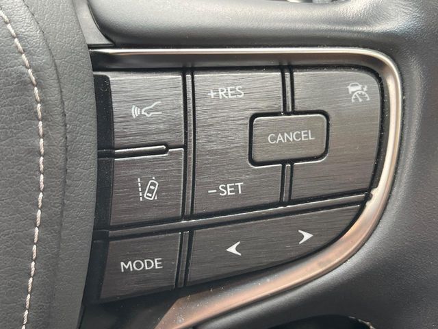 【トヨタセーフティセンス】走行中に前方の車両等を認識し、衝突しそうな時は警報とブレーキで衝突回避と被害軽減をアシスト。より安全にドライブをお楽しみいただけます。