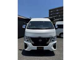 純正LEDヘッドランプは明るくて耐久性がありやはり安心のある商品です。純正フォグランプもLEDで、夜間のドライブもしっかり道を照らしてくれます。