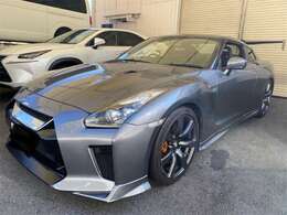 ご納車日より、「1ヵ月間」か「3000キロ」のいずれか早い方に到達するまでの間、初期不良に対してご対応をさせていただきます。