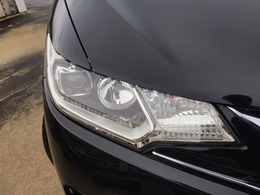 【LEDヘッドライト】大光量で夜道や雨の日の安心感を高めるLEDヘッドライト。周囲の明るさに応じて自動点灯・消灯/ライトの消し忘れも防げるオートライトコントロール付！