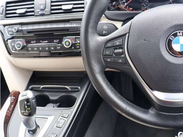 車両販売以外にも整備や車検、鈑金、ドラレコやAftermarketナビ取り付け、ガラスコーティング施工なども専門店ならではの安心価格にて対応可能です。