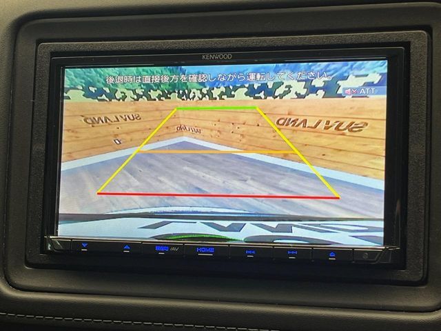 【バックカメラ】駐車時に後方がリアルタイム映像で確認できます。大型商業施設や立体駐車場での駐車時や、夜間のバック時に大活躍！運転スキルに関わらず、今や必須となった装備のひとつです！