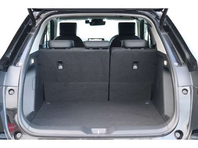 四角く、平らで使いやすい荷室は後席をたおして、更にスペースが広がります！