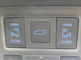 【両側パワースライドドア】スマートキーや運転席のスイッチで後席両側スライドドアの開閉が可能♪電動だから力を入れてドアを開ける必要が無く、小さなお子様でも簡単に開け閉めでき快適です♪