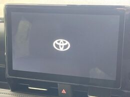 【10.5インチナビ】高級感とインパクトのある大画面ナビを装備。各種オーディオ操作はもちろん、スマホ連携もできる利便性の高いナビです♪
