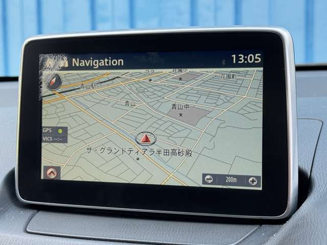 【純正メモリーナビ】　一体感のあるデザインが特徴でございます。※画面左角にダメージがございます。
