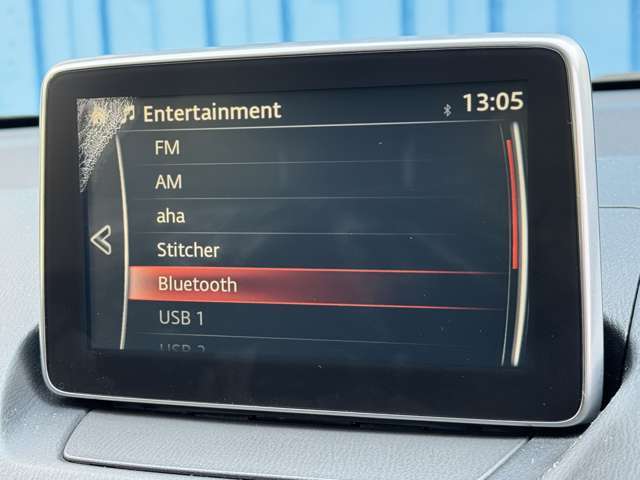 【メディア】　Bluetoothやフルセグなど様々なメディアをお楽しみ頂けます。