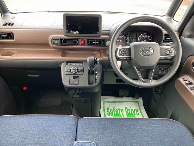 メーター・レバー・スイッチ類をシンプルにまとめ、スマートな空間は視界も広く快適です！