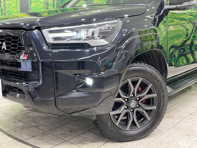 【LEDヘッドライト】悪天候や夜間走行時も良好な視界を確保し安心して運転できる高輝度LEDヘッドライトを装備！点灯速度が早く、消費電力も抑えられています。