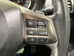 【アイサイトVer2】前方の車両等を検知し、衝突しそうな時は警報で注意を促し、ブレーキを踏む力をサポート。ブレーキを踏めなかった場合は衝突被害軽減ブレーキが作動、衝突回避をサポートします。