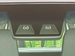 【スマートアシスト】走行中に前方の車両等を認識し、衝突しそうな時は警報とブレーキで衝突回避と被害軽減をアシスト。より安全にドライブをお楽しみいただけます。