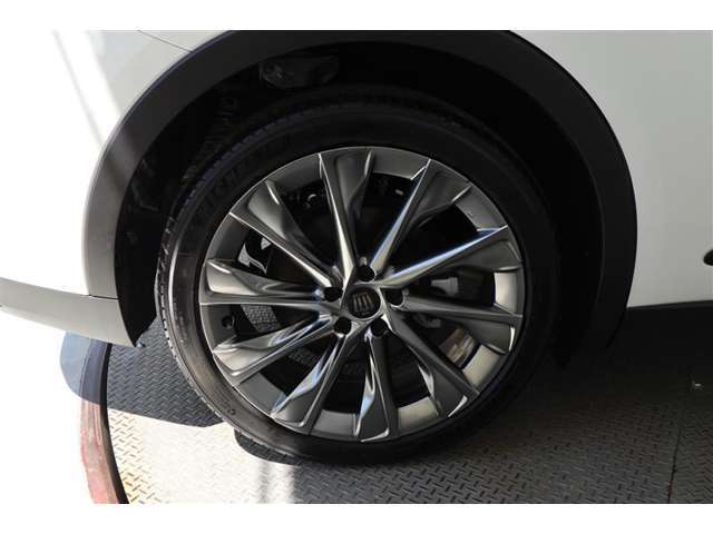 純正アルミホイール【タイヤサイズ225/45R21】