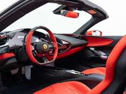 内装はRosso Ferrariを選択されております。