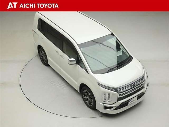 両側パワースライドドア付きだから、狭い駐車スペースなどでの乗り降りラクラク♪小さなお子さまのいるご家庭には嬉しい装備です。