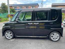 助手席側・横から撮影いたしました。ミラクルオープン・片側電動スライドドアです。