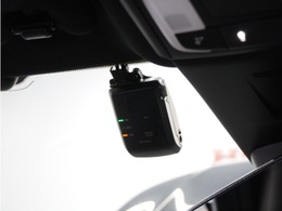 ◆ドライブレコーダー◆映像・音声などを記録する自動車用の装置です。　もしもの事故の際の記録はもちろん、旅行の際の思い出としてドライブの映像を楽しむことができます。