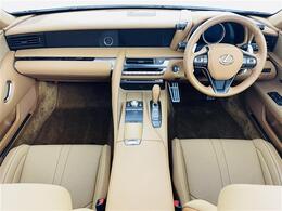 【インパネ全体】全方位で視界が広く、高い目線で運転もしやすいです！