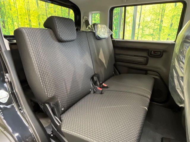 高品質なオリジナルフロアマットもオプションにてご用意しております。お好きなデザインやカラーをお車に合わせて選んでいただくことができます♪