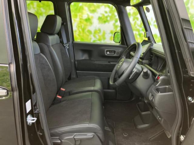 WECARSでは各商談席に大型モニターをご用意しております！見やすい大画面でゆったりと全国の在庫をご覧いただけます！是非ご来店お待ちしております！