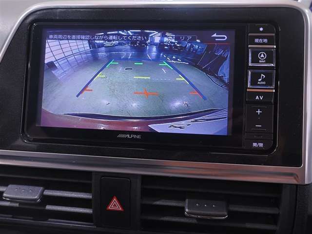 ■バックモニター■　　車両後方の映像を画面に表示し、駐車などの後退操作をサポートします。
