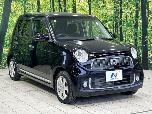 高透明度のガラス皮膜で撥水はもちろん、上質なツヤ・光沢を実現。紫外線や酸性雨から大切な愛車を保護し、色あせ・劣化を防止。「弾スプラッシュコート」、「弾プリミッサコート」からお選びいただけます。