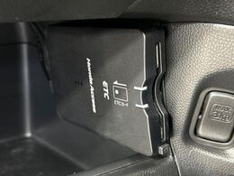 【ETC】高速道路の料金所をストレスなく通過！話題のスポットやサービスエリアに多い「スマートIC」利用時は必須のアイテムです。当店でセットアップを実施、ご納車当日からすぐにご利用いただけます！