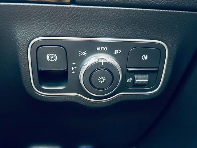 【運転席操作部】『運転席周辺の装備』の画像になります。快適なドライブを楽しむための機能が装備されています！運転席から触れるので使いやすいです！