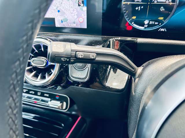 【運転席操作部】『運転席周辺の装備』の画像になります。快適なドライブを楽しむための機能が装備されています！運転席から触れるので使いやすいです！