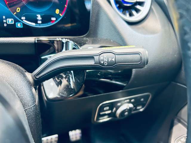 【運転席操作部】『運転席周辺の装備』の画像になります。快適なドライブを楽しむための機能が装備されています！運転席から触れるので使いやすいです！