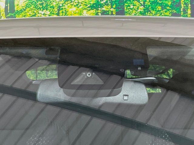 【トヨタセーフティセンス】走行中に前方の車両等を認識し、衝突しそうな時は警報とブレーキで衝突回避と被害軽減をアシスト。より安全にドライブをお楽しみいただけます。