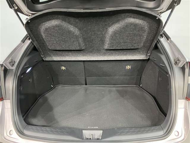 トランクスペースの画像になります。