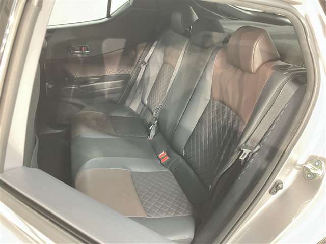 後席もゆったりとしてます。