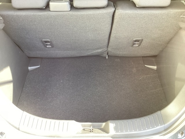 荷室容量を確保！スムーズに荷物が出し入れできる気持ちよさ・使いやすさを実現！さらに使い勝手に応じて6：4分割可倒式シートバックを採用！