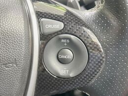 【クルーズコントロール】高速道路もラクラク走行。アクセルを離しても一定速度で走行ができ、長距離運転時の負担を軽減！加速・減速も簡単なスイッチ操作で調整できます。