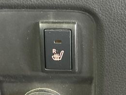 【シートヒーター】寒い日に重宝するシートヒーター！エアコンより早く温まってくれるので寒がりの人も安心ですね♪エアコンの温風は乾燥するから苦手、という方にもをおすすめです。