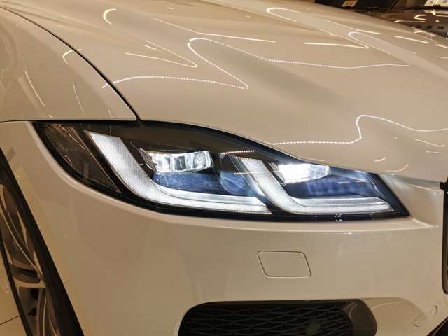 【プレミアムLEDヘッドライトシグネチャーDRL】デイタイムラーニングライト機能付きのLEDヘッドライトですデイライトにより昼間の視認性も上がりもらい事故などの減少につながります。