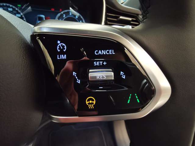 【アダプティブクルーズコントロール】前方車両を認識して自動で追従していくアダプティブクルーズコントロールが搭載されております。渋滞時などでも大変便利な機能になります。