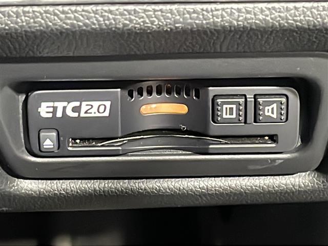 【ETC2.0（DSRC）】ETCカードを挿入すれば料金所はノンストップで通過できます。ETC限定の割引や、高速道路の情報提供サービスを利用できます。