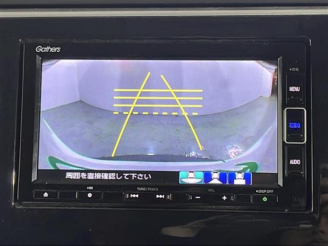【バックモニター】後ろのカメラの映像をモニターに映し出すことができます！後方の見えない死角や、障害物との距離感をしっかり確認することができます！駐車が苦手な方におすすめです。
