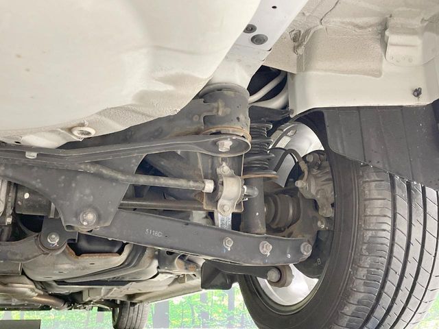 お車を安心してお乗りいただく為には、足回りの定期点検が欠かせません。サービスサポート（有償保証）では無料点検もご提供しており、安心のカーライフをお過ごしいただけるサポート体制が整っています。