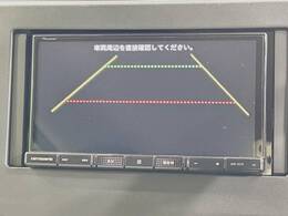 【バックカメラ】駐車時に後方がリアルタイム映像で確認できます。大型商業施設や立体駐車場での駐車時や、夜間のバック時に大活躍！運転スキルに関わらず、今や必須となった装備のひとつです！