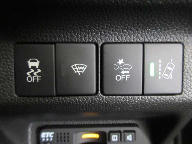 車両や、歩行者を検知して安全運転支援のホンダセンシング機能。スイッチはワンタッチで簡単に使えます！