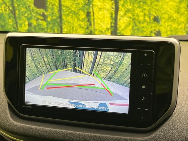 【バックカメラ】駐車時に後方がリアルタイム映像で確認できます。大型商業施設や立体駐車場での駐車時や、夜間のバック時に大活躍！運転スキルに関わらず、今や必須となった装備のひとつです！